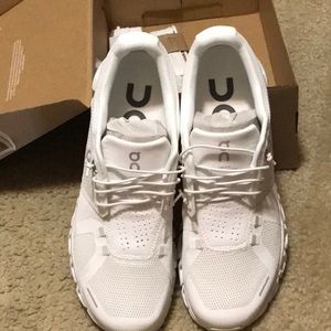 ONCloud Cloud 5 white/white running shoe. Womens Size 9